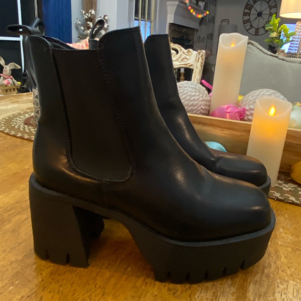 Madden Girl Black Chunky Platform Chelsea Boots